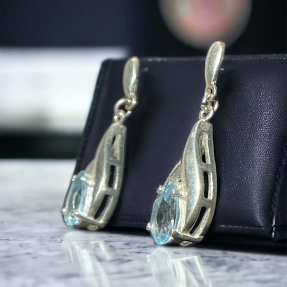 Sterling Silver Blue Topaz/Aquamarine Colored Crystal Gemstone Post Earrings - Picture 4 of 6
